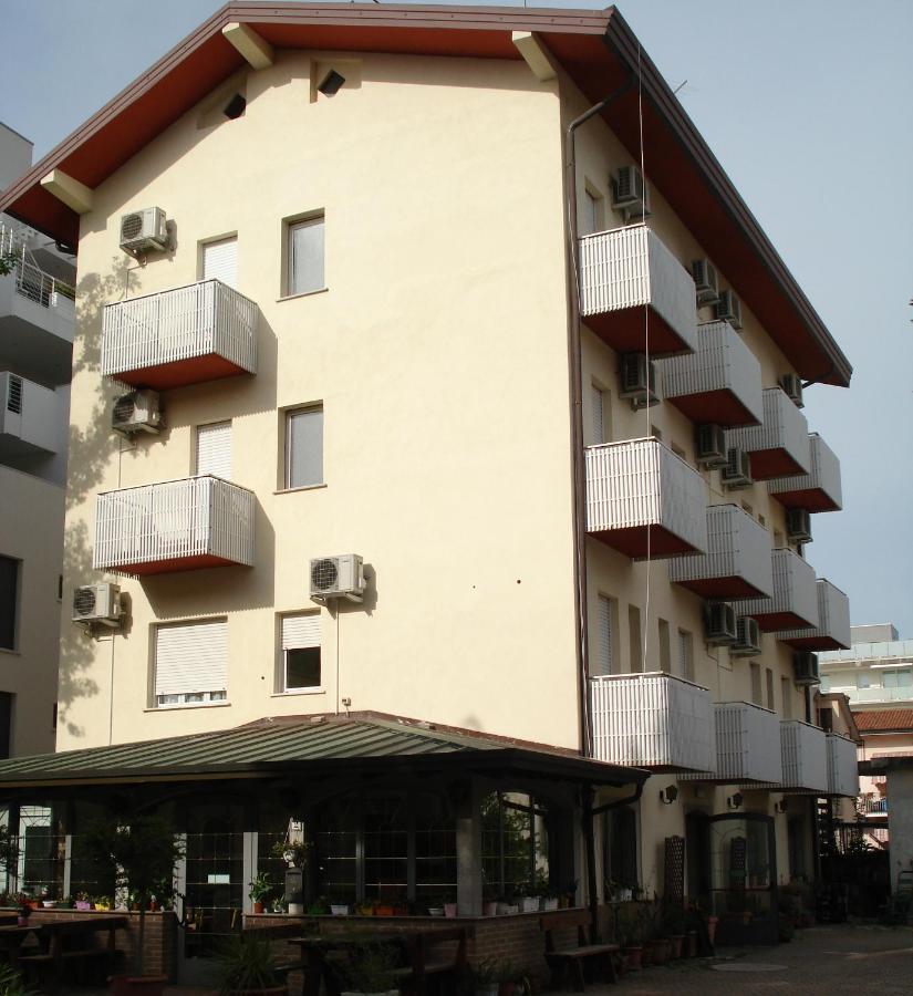 La Quercia Hotel Линяно Сабиадоро Екстериор снимка
