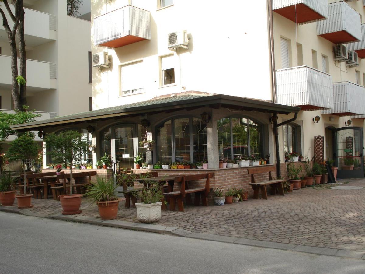 La Quercia Hotel Линяно Сабиадоро Екстериор снимка