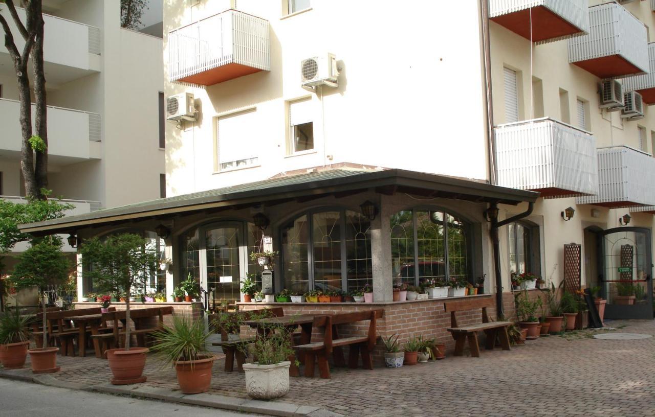 La Quercia Hotel Линяно Сабиадоро Екстериор снимка