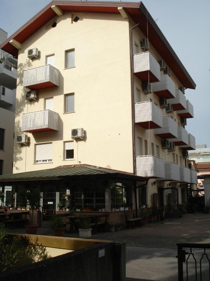 La Quercia Hotel Линяно Сабиадоро Екстериор снимка